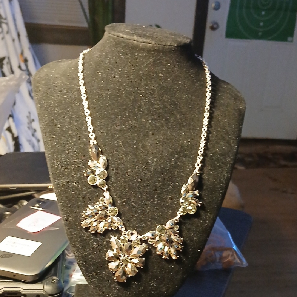 Elegant Silver Tone Floral Necklace